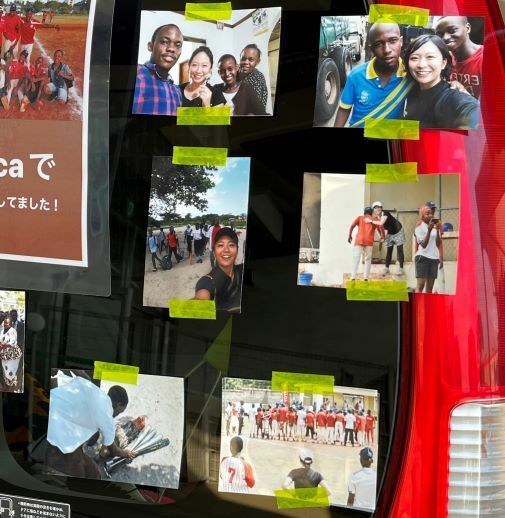 ショップに飾られていたタンザニアでの思い出の写真。棚原さんが野球を教えている風景もある(筆者撮影）