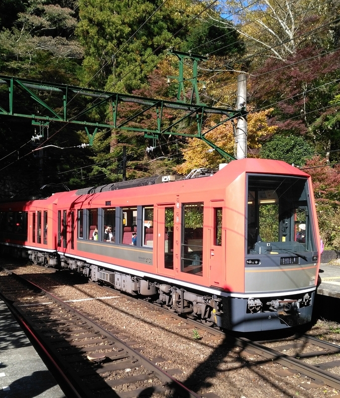 秋には多くの人が訪れる箱根登山鉄道（2017年11月　筆者・撮影）