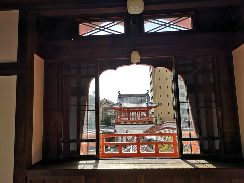 武雄温泉の楼門（画像・筆者撮影）