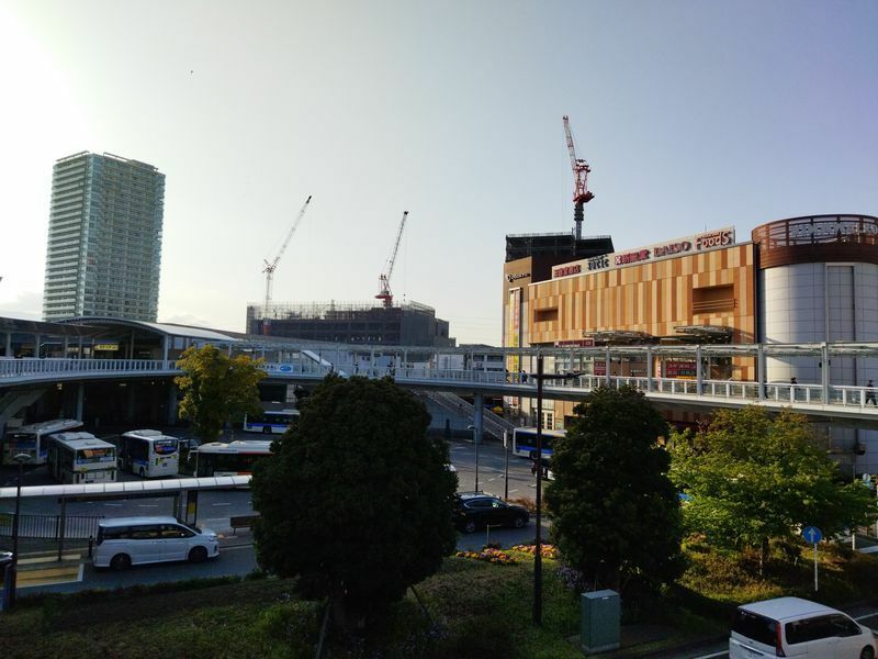 駅前の大規模再開発が進み、活気のある海老名駅周辺（撮影・筆者）