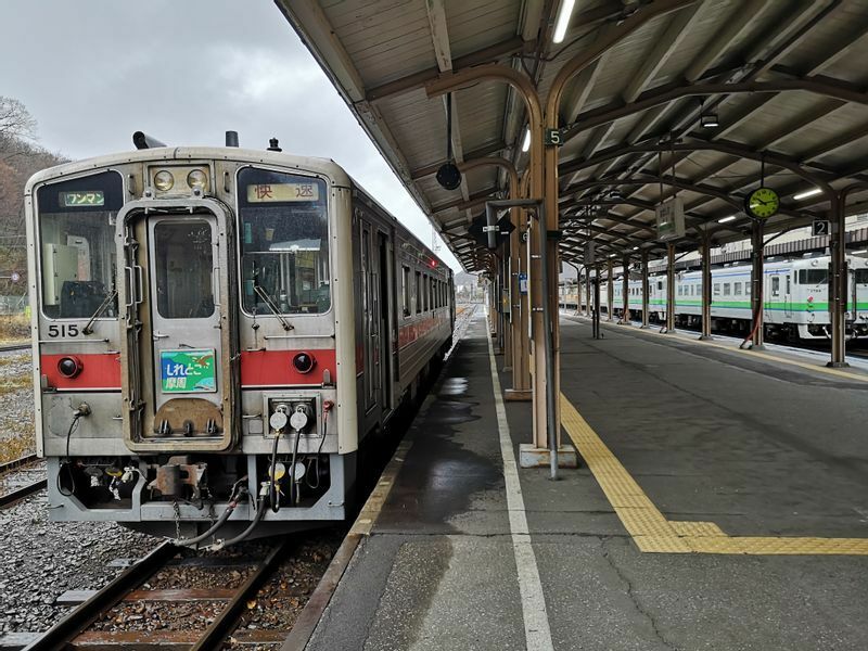 網走～釧路間を約3時間かけて走る快速「しれとこ摩周」号は観光客にも人気の列車だ（2020年・筆者撮影）