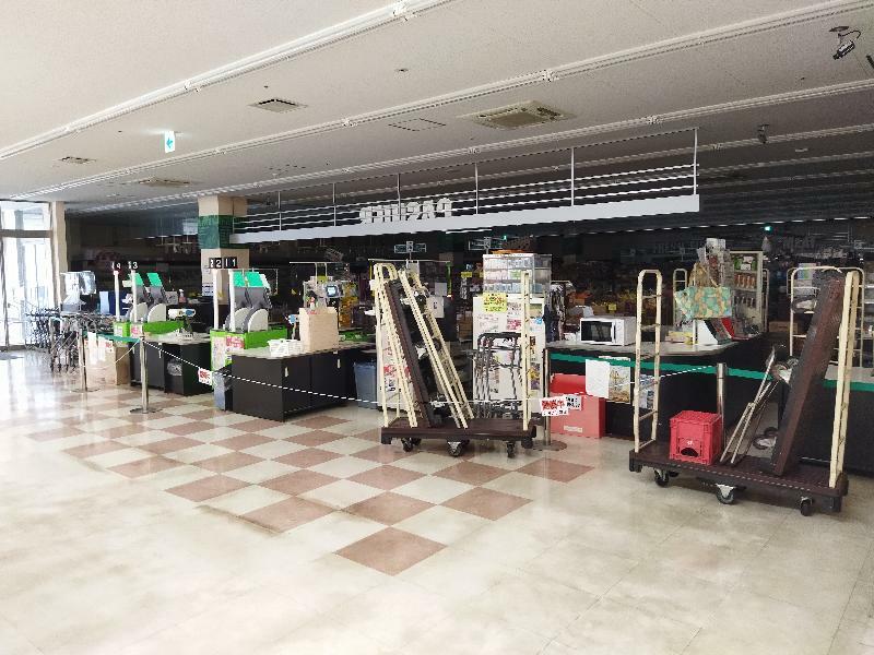 突如、閉店したスーパー。「買い物難民」が話題になった。（画像・筆者撮影）