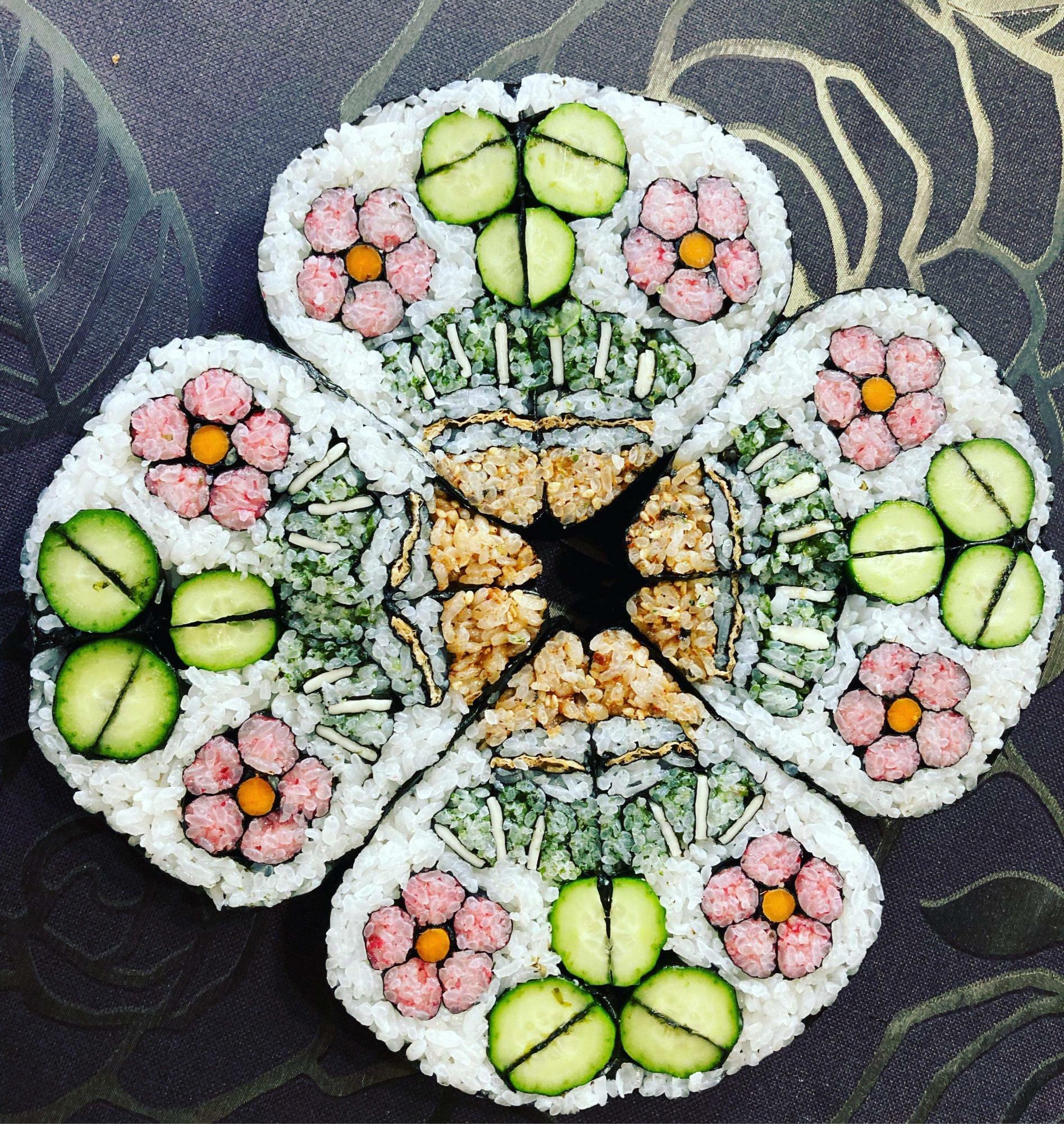 斎藤さんが作った飾り巻き寿司