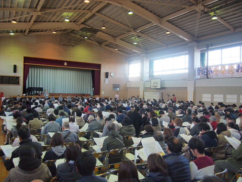 11月11日に川越市寺尾小学校で開かれた住民説明会には400人近い市民が参加し、市の責任を追及した。市への質問は3時間以上に及んだ／筆者撮影