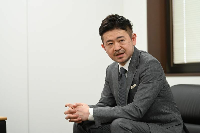 電力事業責任者である中込裕司氏。小田氏とは10年以上にわたって共に事業を展開、信頼も厚い。(提供F・マリノス)