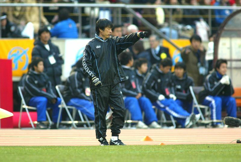 高校サッカー好きには今もファンが多い布啓一郎氏。高校サッカーからJクラブの監督への先鞭をきった。今回の黒田氏の挑戦も応援している