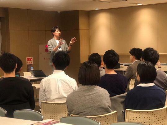 田中大貴氏の講演を聞き入る参加者。経営者からビジネスマン・学生など幅広い。