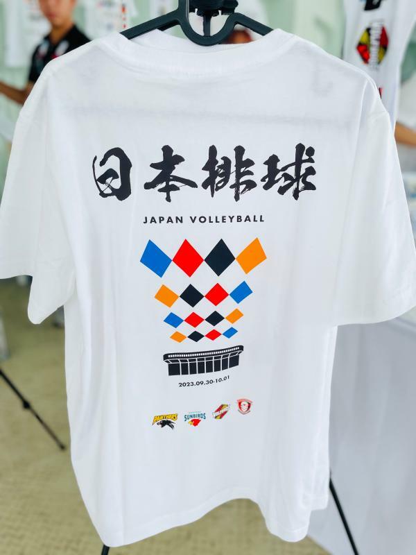 完売となった「日本排球」シャツ。日本代表戦も盛り上がり、タイではツアーが成功に終わった。Vリーグ2023-24年シーズンも開幕、「新時代」のうねりは止まらない。来年の大会への挑戦はすでに始まっている。