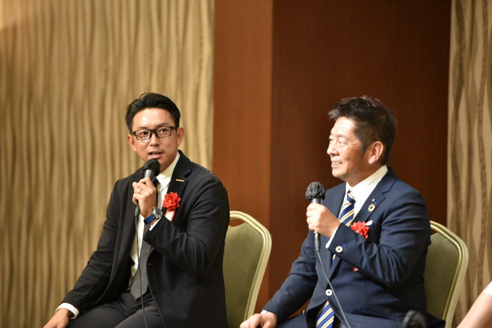 川﨑宗則氏と親交の深い中田氏。出版記念イベントでは川崎氏の軽妙なトークが会場を盛り上げた。