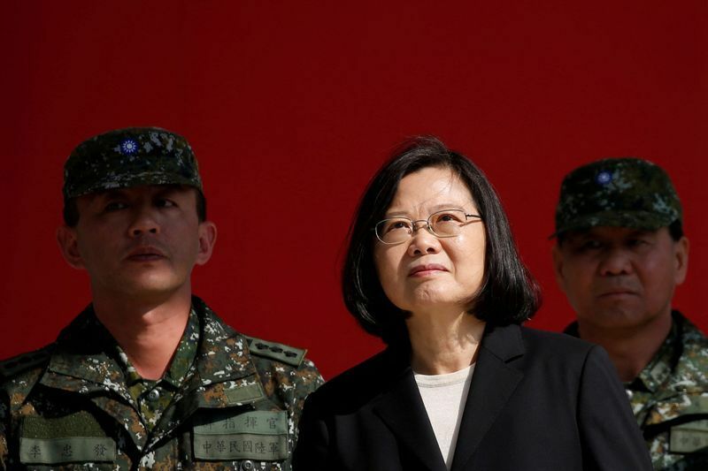 軍の視察を行う台湾の蔡英文総統