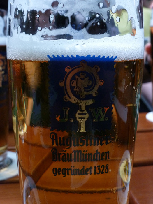 (c)norikospitznagel　暑い夜のビールは格別