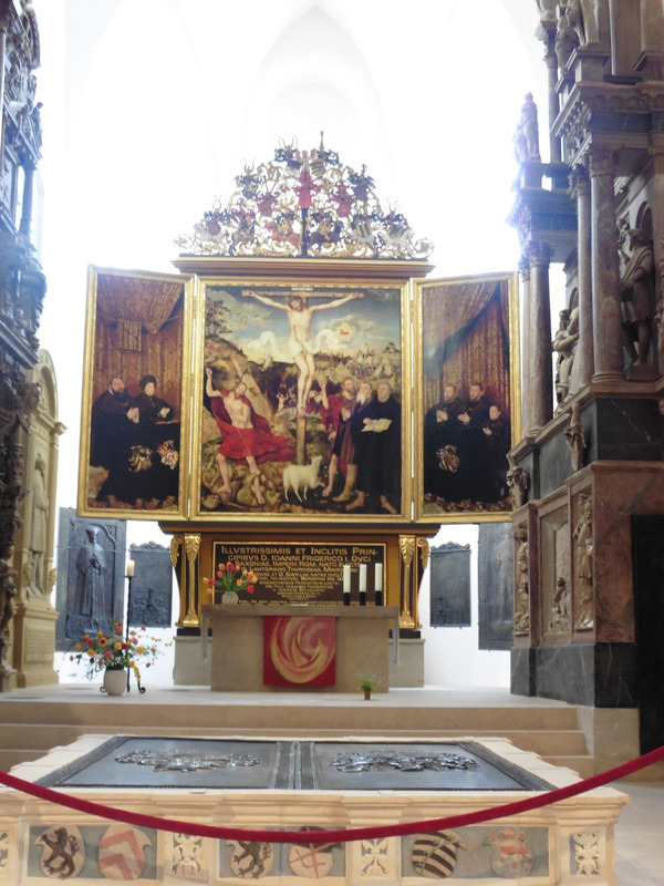 ヘルダー教会内クラナッハ父子の祭壇画は必見（c）norikospitznagel