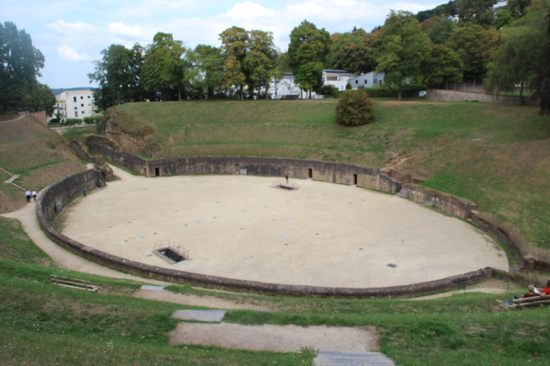 ２万席を擁した野外円形劇場・現在は定期的に古代劇が開催されている（ｃ）norikospitznagel