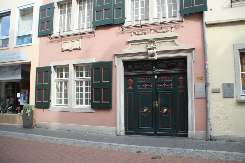 ベートーヴェンハウスにて。館内には直筆の楽譜や補聴器、当時の家具が展示されている。生誕の部屋は3階にある（ｃ）norikospitznagel