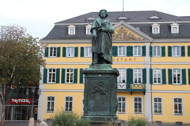 ミュンスター広場のベートーヴェン像(c)norikospitznagel