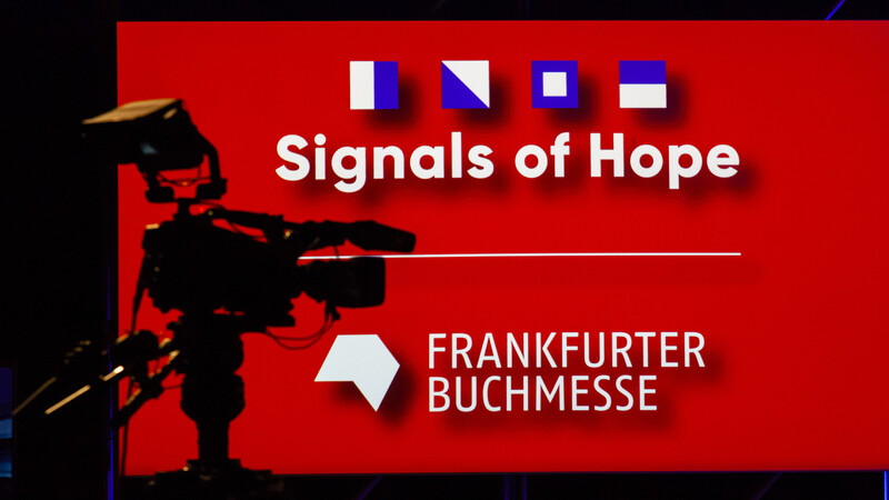 コロナ感染再拡大のドイツ発 世界中の本好きが集うフランクフルト書籍見本市で見た 業界の期待と不安 シュピッツナーゲル典子 個人 Yahoo ニュース コロナ感染再拡大のドイツ発 世界中の本好きが集うフランクフルト書籍見本市で見た 業界の期待と不安 シュピッツナーゲル典子 個人 Yahoo ニュース