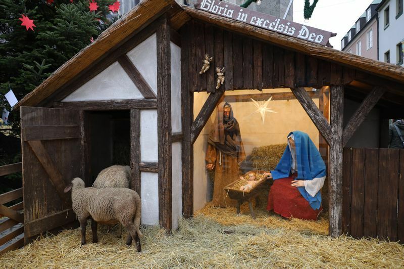 市内のクリッぺ(キリスト降誕)シーン展示には本物の羊がいました