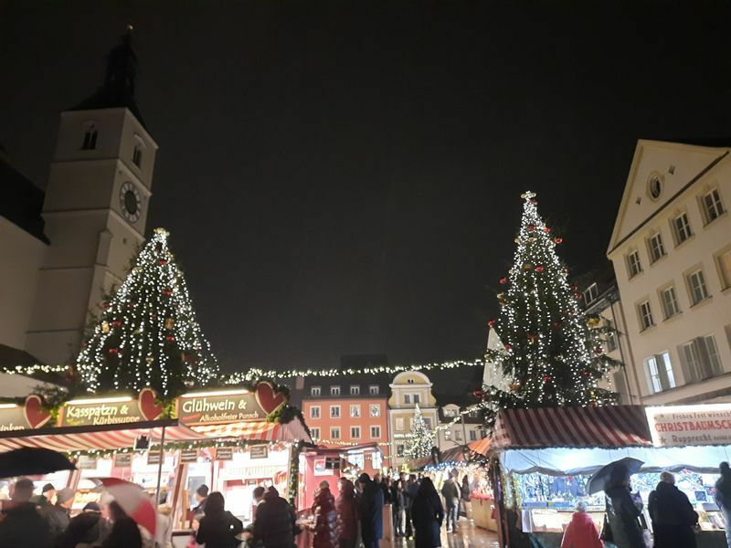 ノイプファール広場のクリスマスマーケット