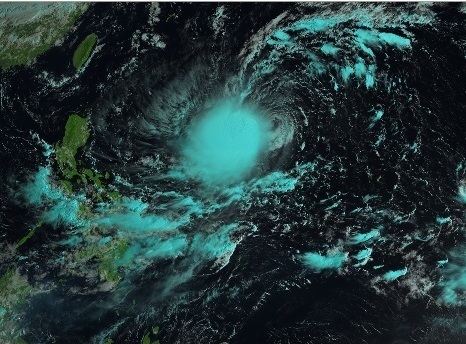 図１　発生したばかりの台風21号（2015年9月23日9時の可視画像の拡大、ウェザーマップ作成図の一部