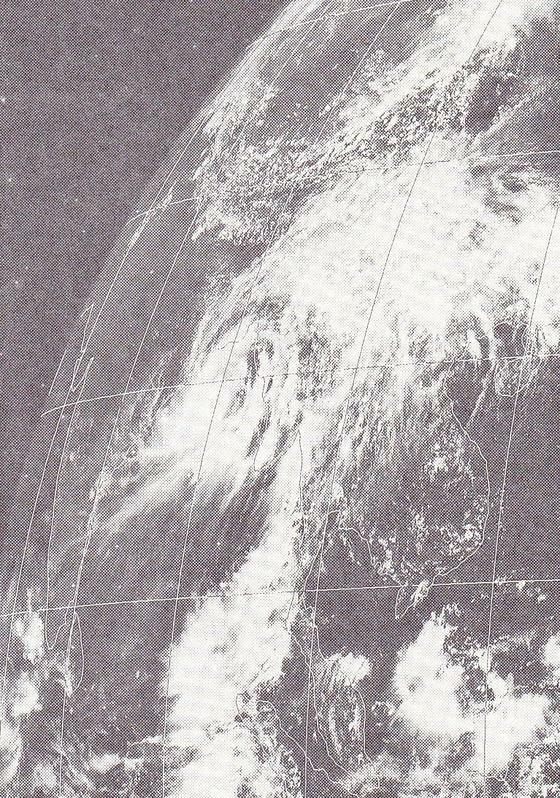 図3 ひまわり3号から見た昭和60年5月24日バングラデシュを襲ったサイクロン