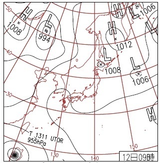 図２　平成25年8月12日９時の地上天気図