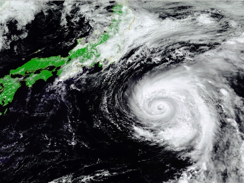 図2　気象衛星から見た台風13号（8月7日11時40分）