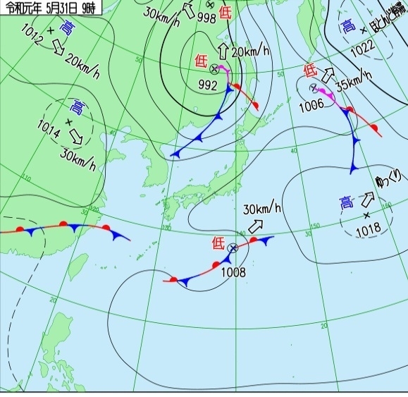 図2　九州南部が梅雨入りした5月31日9時の地上天気図