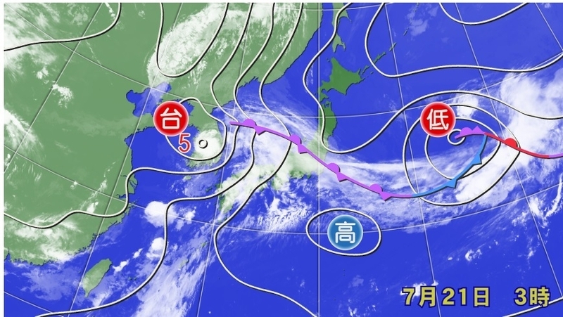 図1　梅雨前線と台風5号の雲（7月21日3時）