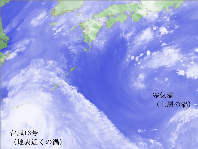 図4　気象衛星の水蒸気画像で捉えた台風13号と上空の寒気渦（9月4日18時20分）