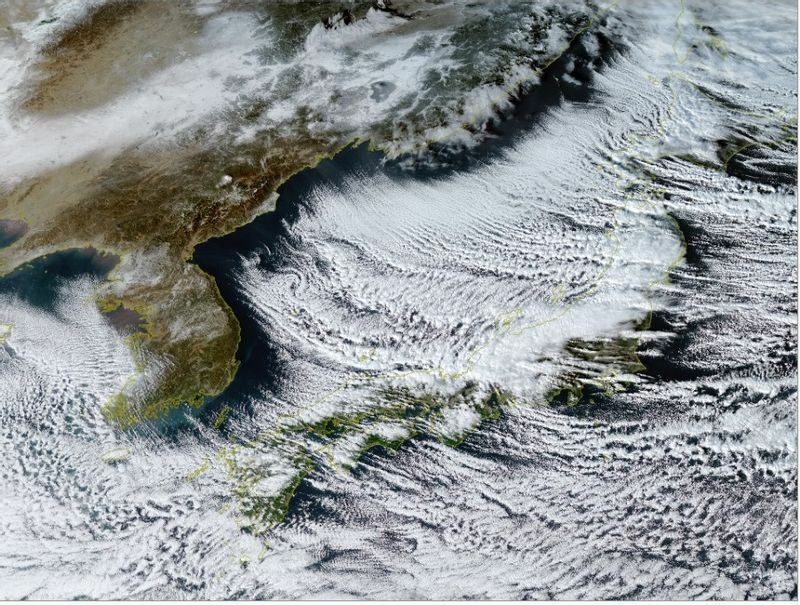 図4　昨日の日本海の雪雲（12月16日15時）