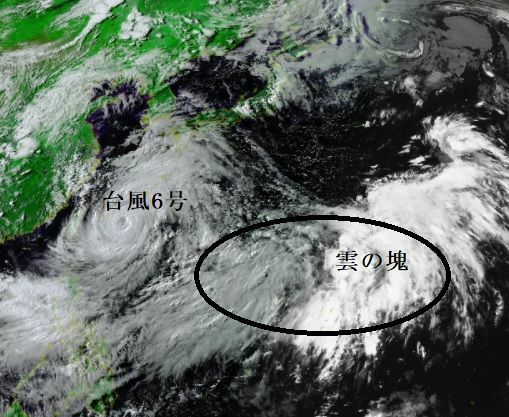 図4　台風6号の東側に広がる雲（7月22日18時）