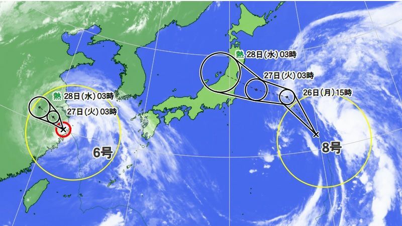 図1　台風6号と台風8号の進路予報（7月26日3時）