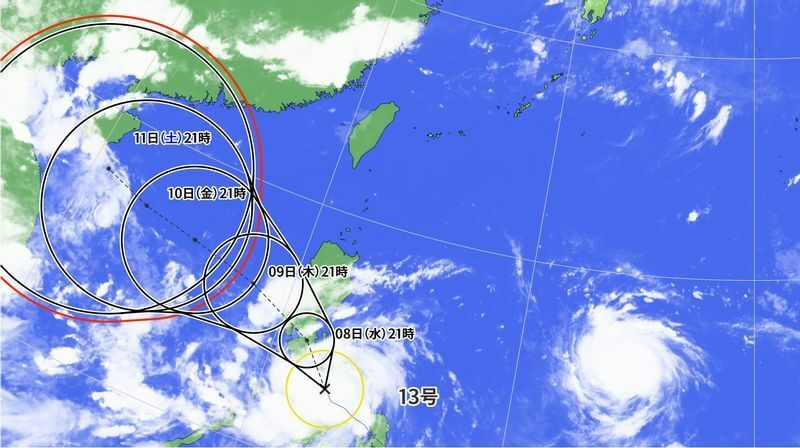 図1　台風13号の進路予報と衛星画像（9月7日0時）