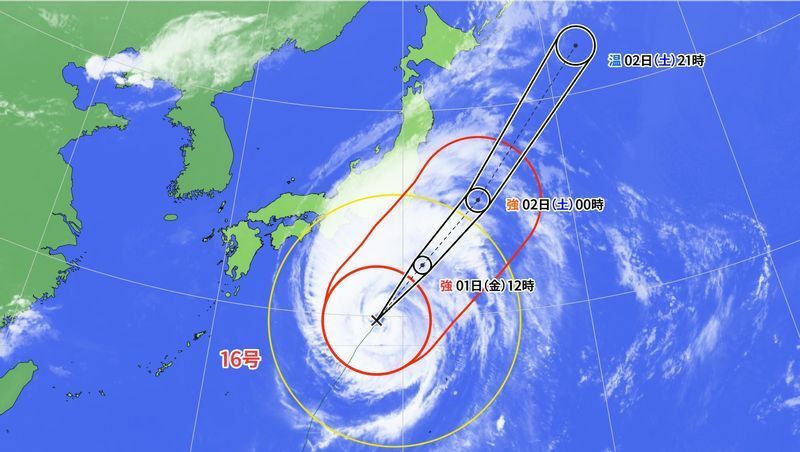 図1　台風16号の進路予報と衛星画像（10月1日0時発表）