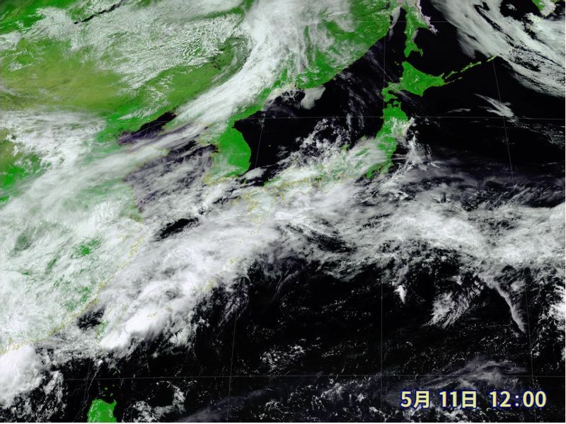 図1　沖縄に続いて梅雨入りをした奄美地方の雲（5月11日12時）
