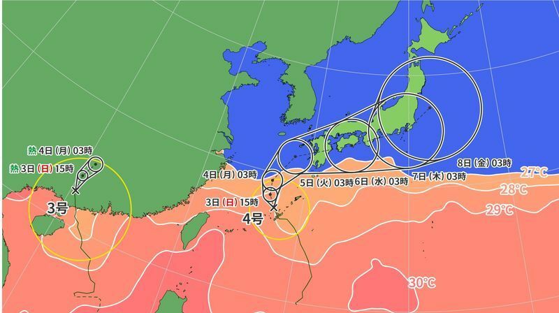図2　台風４号と台風3号の進路予報と海面水温（7月3日3時）　