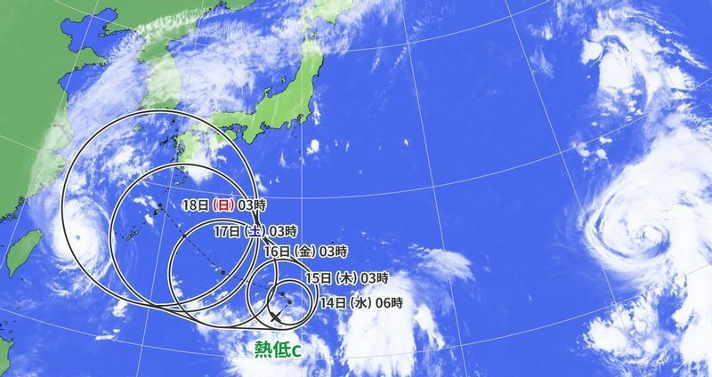 図7　日本の南の熱帯低気圧の進路予報と気象衛星から見た雲（9月13日6時）