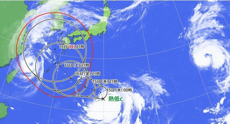 図4　日本の南の熱帯低気圧の進路予報と気象衛星の雲（9月14日0時、左の渦巻は台風12号で右の渦巻は台風13号）