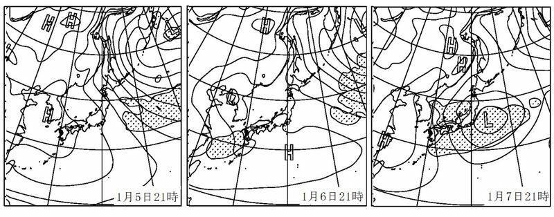 図4　専門家向け予想天気図（左から1月5日21時、6日21時、7日21時の予想で、陰影はまとまった降水域を示す）