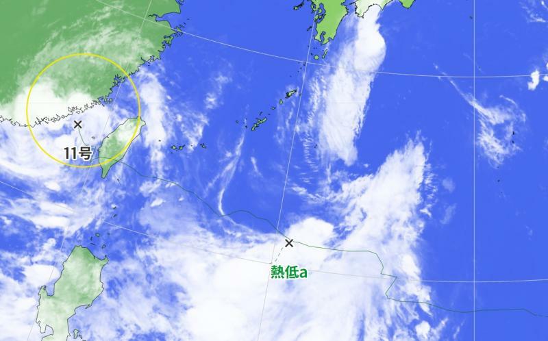 図4　台風11号と熱帯低気圧の雲（9月4日21時）