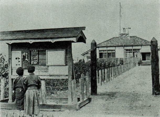 図3　京都府宮津出張所の天気掲示板（明治年間）