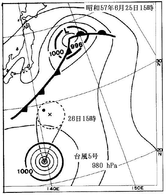図2　最初に予報円表示をした昭和57年の台風5号（6月25日15時の天気図、図中黒丸は24時間後の実際の台風位置）
