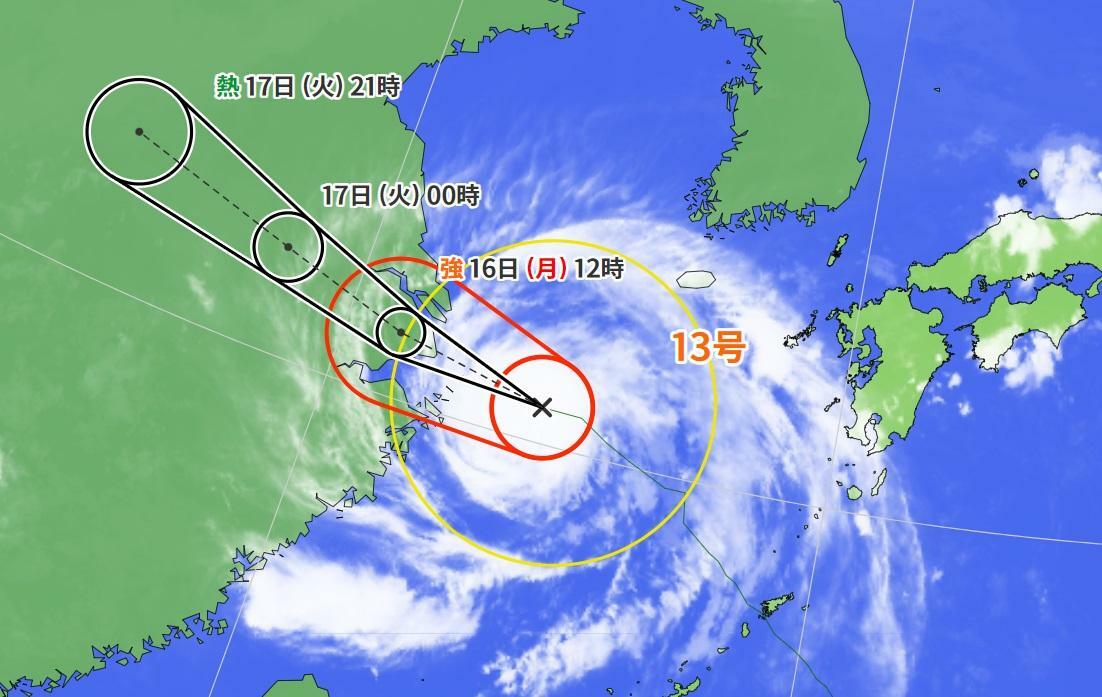 図1　台風13号の進路予報と気象衛星画像（9月16日0時）