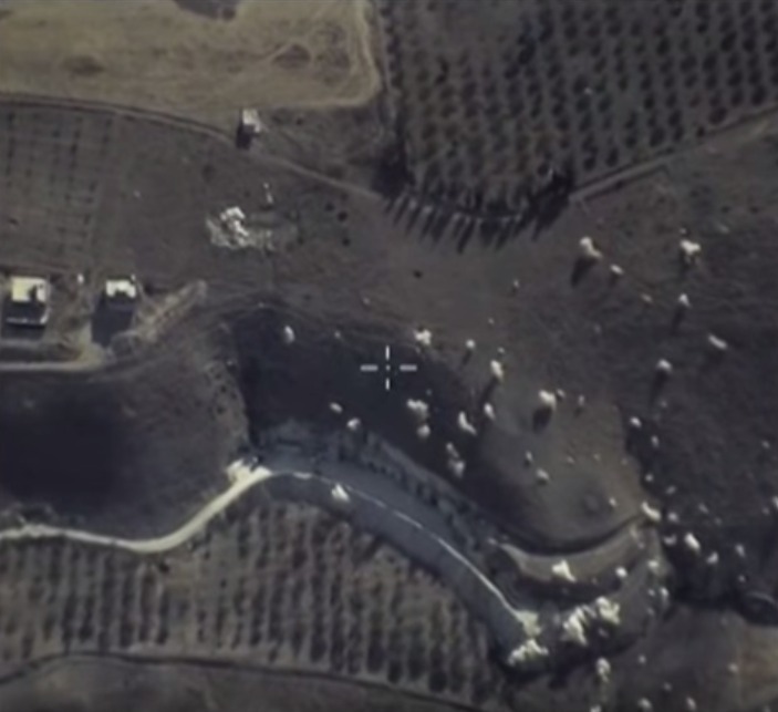ロシア国防省の公開したシリア空爆動画より