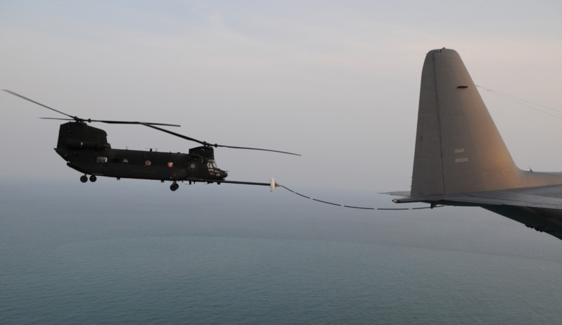 参考：ヘリコプター（MH-47）が空中給油を受ける様子