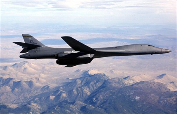 アメリカ空軍よりB-1B爆撃機