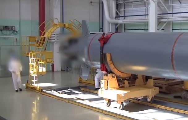 ロシア国防省公式動画より超大型原子力推進核魚雷ポセイドンの後部