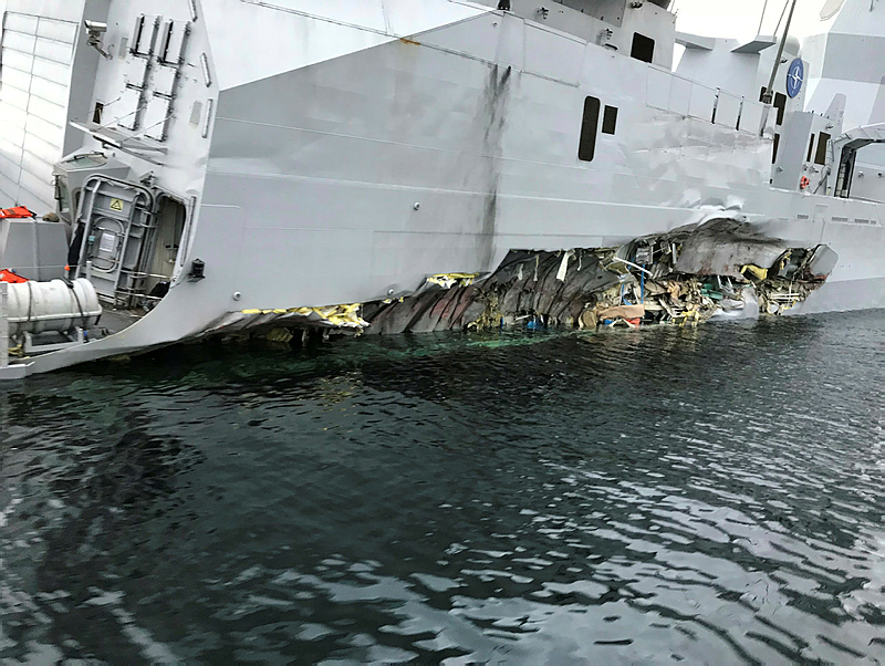 ノルウェー国防省よりヘルゲ・イングスタッドの右舷後方の破孔
