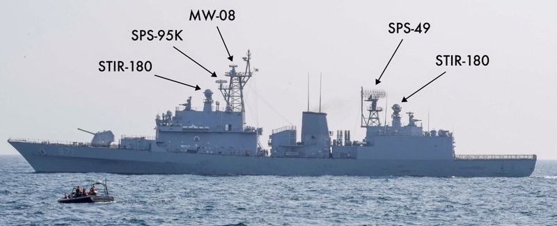 韓国駆逐艦クァンゲト・デワンの搭載レーダー（2017年5月22日、米海軍撮影）