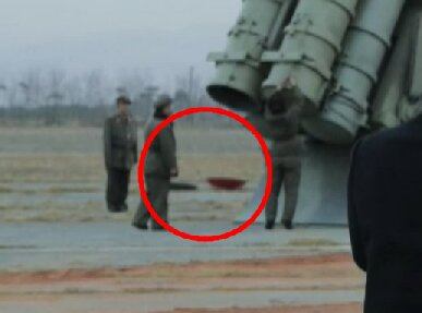北朝鮮公表映像より超大型ロケット弾の蓋？